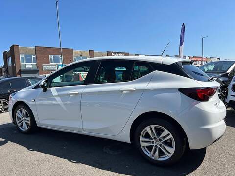 Vauxhall Astra 1.6 CDTi ecoTEC BlueInjection Design Hatchback 5dr Diesel Manual Euro 6 (s/s) (110 ps) - U63