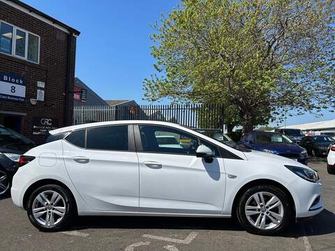 Vauxhall Astra 1.6 CDTi ecoTEC BlueInjection Design Hatchback 5dr Diesel Manual Euro 6 (s/s) (110 ps) - U63