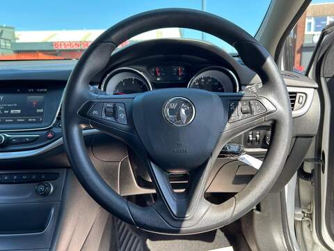 Vauxhall Astra 1.6 CDTi ecoTEC BlueInjection Design Hatchback 5dr Diesel Manual Euro 6 (s/s) (110 ps) - U63