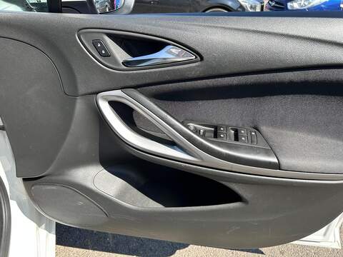 Vauxhall Astra 1.6 CDTi ecoTEC BlueInjection Design Hatchback 5dr Diesel Manual Euro 6 (s/s) (110 ps) - U63