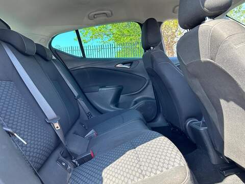 Vauxhall Astra 1.6 CDTi ecoTEC BlueInjection Design Hatchback 5dr Diesel Manual Euro 6 (s/s) (110 ps) - U63