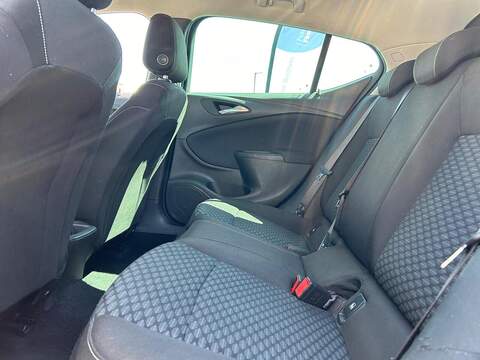 Vauxhall Astra 1.6 CDTi ecoTEC BlueInjection Design Hatchback 5dr Diesel Manual Euro 6 (s/s) (110 ps) - U63