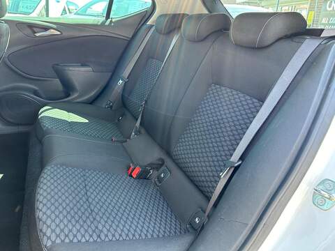 Vauxhall Astra 1.6 CDTi ecoTEC BlueInjection Design Hatchback 5dr Diesel Manual Euro 6 (s/s) (110 ps) - U63