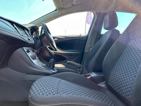 Vauxhall Astra 1.6 CDTi ecoTEC BlueInjection Design Hatchback 5dr Diesel Manual Euro 6 (s/s) (110 ps) - U63