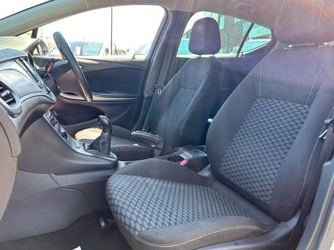 Vauxhall Astra 1.6 CDTi ecoTEC BlueInjection Design Hatchback 5dr Diesel Manual Euro 6 (s/s) (110 ps) - U63