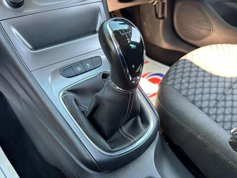 Vauxhall Astra 1.6 CDTi ecoTEC BlueInjection Design Hatchback 5dr Diesel Manual Euro 6 (s/s) (110 ps) - U63