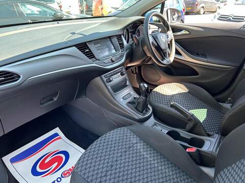 Vauxhall Astra 1.6 CDTi ecoTEC BlueInjection Design Hatchback 5dr Diesel Manual Euro 6 (s/s) (110 ps) - U63