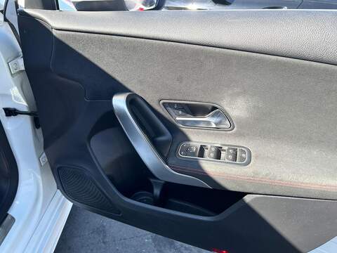 Mercedes-Benz A Class 1.5 A180d AMG Line 7G-DCT Euro 6 (s/s) 5dr - U555