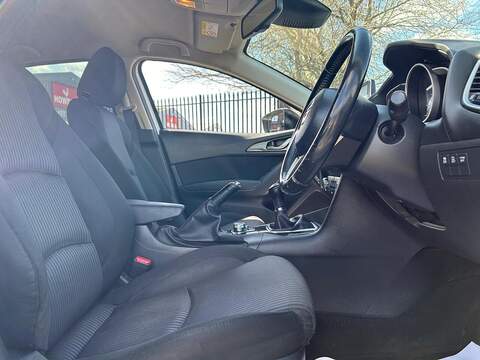 Mazda Mazda3 2.0 SKYACTIV-G SE-L Hatchback 5dr Petrol Manual Euro 5 (s/s) (120 ps) - U559
