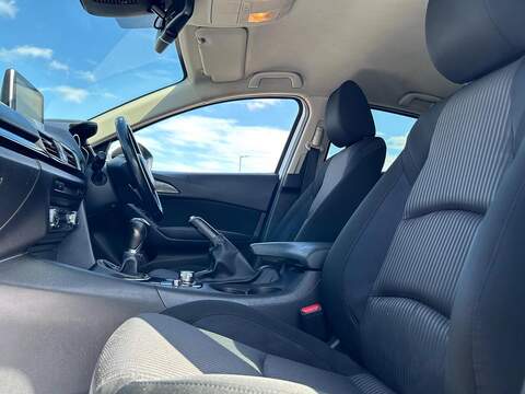 Mazda Mazda3 2.0 SKYACTIV-G SE-L Hatchback 5dr Petrol Manual Euro 5 (s/s) (120 ps) - U559