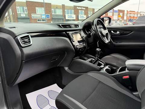 Nissan Qashqai 1.5 dCi Acenta Premium SUV 5dr Diesel Manual Euro 6 (s/s) (115 ps) - U561
