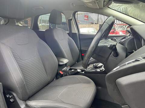 Ford Focus 1.0T EcoBoost Titanium Hatchback 5dr Petrol Manual Euro 6 (s/s) (125 ps) - U564