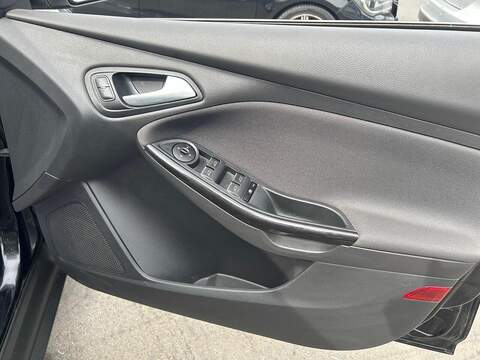 Ford Focus 1.0T EcoBoost Titanium Hatchback 5dr Petrol Manual Euro 6 (s/s) (125 ps) - U564