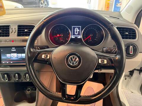 Volkswagen Polo 1.0 BlueMotion Tech SE Design Hatchback 5dr Petrol Manual Euro 6 (s/s) (60 ps) - U569