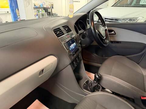 Volkswagen Polo 1.0 BlueMotion Tech SE Design Hatchback 5dr Petrol Manual Euro 6 (s/s) (60 ps) - U569