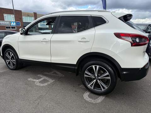 Nissan Qashqai 1.3 DIG-T N-Connecta SUV 5dr Petrol Manual Euro 6 (s/s) (140 ps) - U570