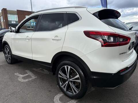 Nissan Qashqai 1.3 DIG-T N-Connecta SUV 5dr Petrol Manual Euro 6 (s/s) (140 ps) - U570
