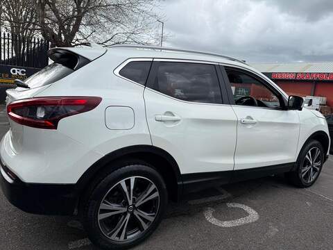 Nissan Qashqai 1.3 DIG-T N-Connecta SUV 5dr Petrol Manual Euro 6 (s/s) (140 ps) - U570