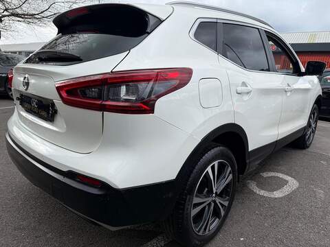Nissan Qashqai 1.3 DIG-T N-Connecta SUV 5dr Petrol Manual Euro 6 (s/s) (140 ps) - U570