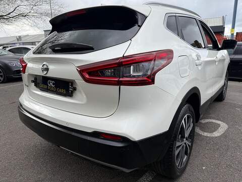 Nissan Qashqai 1.3 DIG-T N-Connecta SUV 5dr Petrol Manual Euro 6 (s/s) (140 ps) - U570