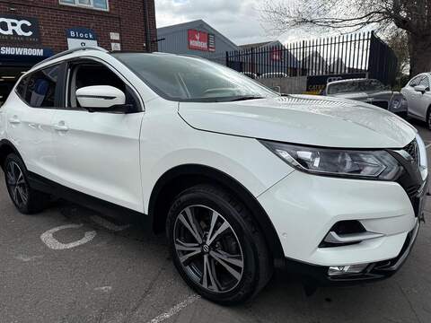 Nissan Qashqai 1.3 DIG-T N-Connecta SUV 5dr Petrol Manual Euro 6 (s/s) (140 ps) - U570