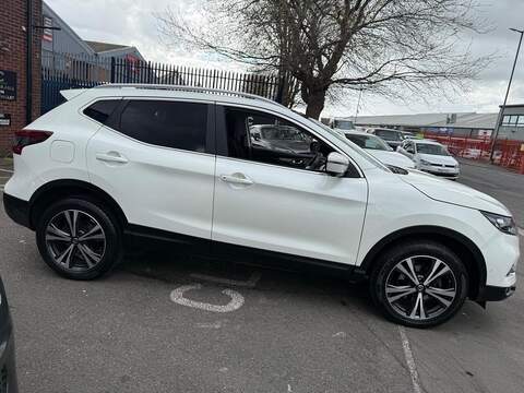 Nissan Qashqai 1.3 DIG-T N-Connecta SUV 5dr Petrol Manual Euro 6 (s/s) (140 ps) - U570