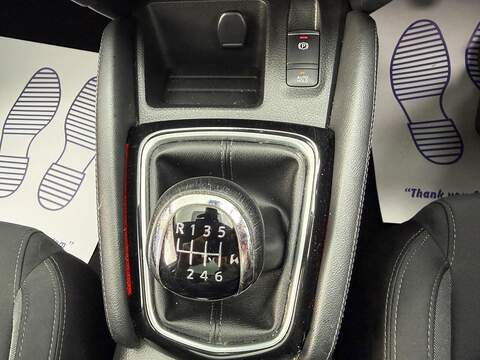 Nissan Qashqai 1.3 DIG-T N-Connecta SUV 5dr Petrol Manual Euro 6 (s/s) (140 ps) - U570