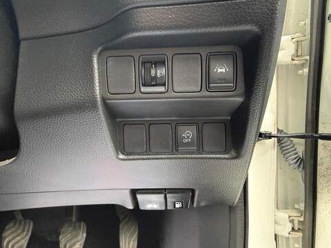 Nissan Qashqai 1.3 DIG-T N-Connecta SUV 5dr Petrol Manual Euro 6 (s/s) (140 ps) - U570