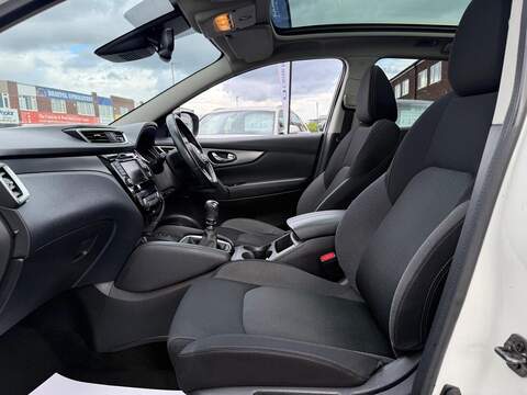 Nissan Qashqai 1.3 DIG-T N-Connecta SUV 5dr Petrol Manual Euro 6 (s/s) (140 ps) - U570