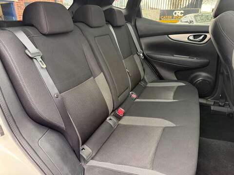 Nissan Qashqai 1.3 DIG-T N-Connecta SUV 5dr Petrol Manual Euro 6 (s/s) (140 ps) - U570