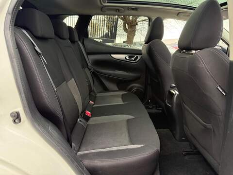 Nissan Qashqai 1.3 DIG-T N-Connecta SUV 5dr Petrol Manual Euro 6 (s/s) (140 ps) - U570