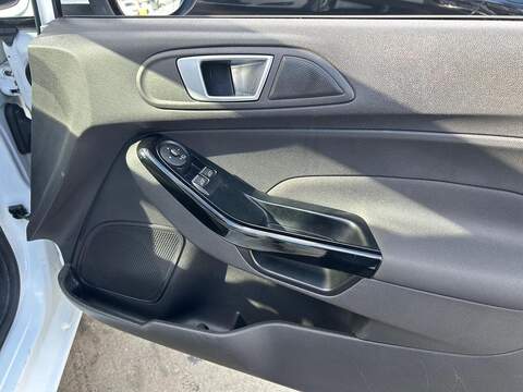 Ford Fiesta 1.0T EcoBoost Titanium Hatchback 5dr Petrol Manual Euro 6 (s/s) (100 ps) - U573