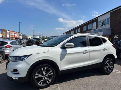 Nissan Qashqai 1.2 DIG-T N-Connecta SUV 5dr Petrol Manual Euro 6 (s/s) (115 ps) - U583