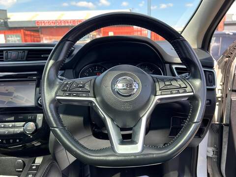 Nissan Qashqai 1.2 DIG-T N-Connecta SUV 5dr Petrol Manual Euro 6 (s/s) (115 ps) - U583