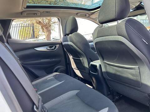 Nissan Qashqai 1.2 DIG-T N-Connecta SUV 5dr Petrol Manual Euro 6 (s/s) (115 ps) - U583