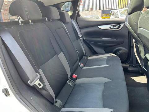 Nissan Qashqai 1.2 DIG-T N-Connecta SUV 5dr Petrol Manual Euro 6 (s/s) (115 ps) - U583