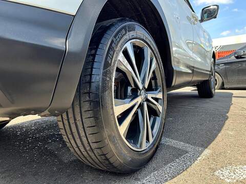 Nissan Qashqai 1.2 DIG-T N-Connecta SUV 5dr Petrol Manual Euro 6 (s/s) (115 ps) - U583