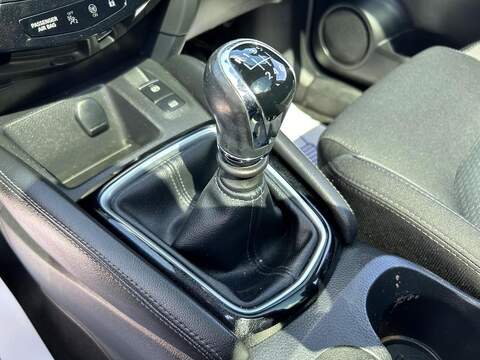 Nissan Qashqai 1.2 DIG-T N-Connecta SUV 5dr Petrol Manual Euro 6 (s/s) (115 ps) - U583