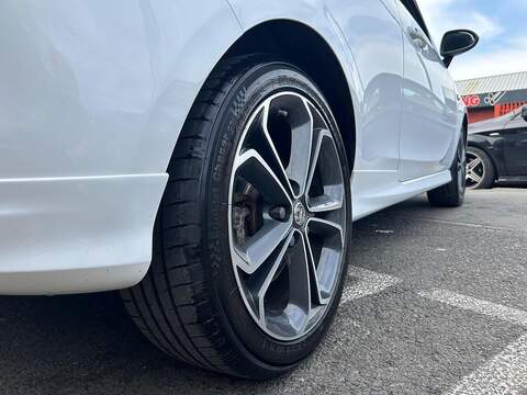Vauxhall Corsa 1.4i Turbo White Edition Hatchback 3dr Petrol Manual Euro 6 (s/s) (150 ps) - U587