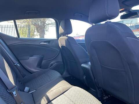 Vauxhall Astra 1.6i Turbo GPF SRi VX Line Nav Hatchback 5dr Petrol Manual Euro 6 (s/s) (200 ps) - U589
