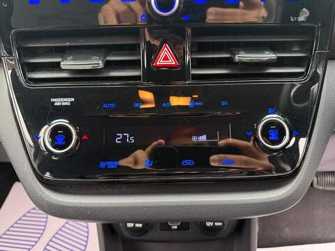 Hyundai IONIQ 38.3kWh Premium Hatchback 5dr Electric Auto (136 ps) - U594