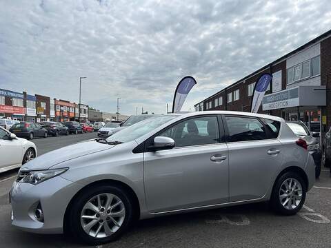 Toyota Auris 1.4 D-4D Icon Hatchback 5dr Diesel Manual Euro 5 (s/s) (90 ps) - U600
