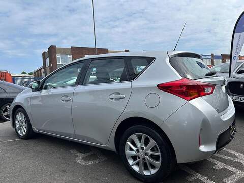 Toyota Auris 1.4 D-4D Icon Hatchback 5dr Diesel Manual Euro 5 (s/s) (90 ps) - U600