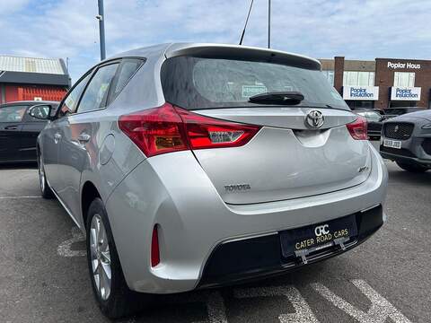 Toyota Auris 1.4 D-4D Icon Hatchback 5dr Diesel Manual Euro 5 (s/s) (90 ps) - U600