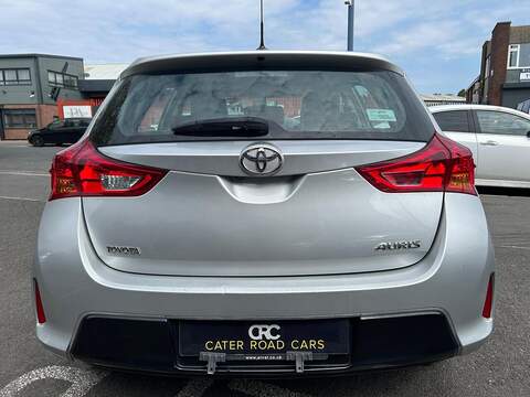 Toyota Auris 1.4 D-4D Icon Hatchback 5dr Diesel Manual Euro 5 (s/s) (90 ps) - U600
