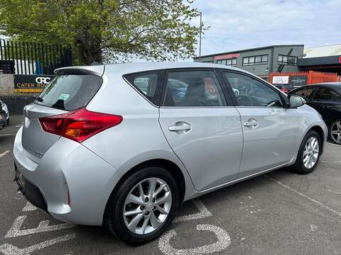 Toyota Auris 1.4 D-4D Icon Hatchback 5dr Diesel Manual Euro 5 (s/s) (90 ps) - U600