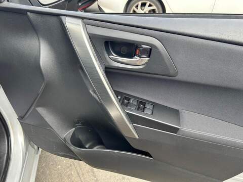 Toyota Auris 1.4 D-4D Icon Hatchback 5dr Diesel Manual Euro 5 (s/s) (90 ps) - U600