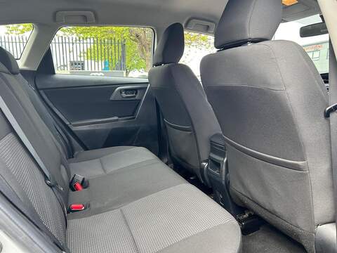 Toyota Auris 1.4 D-4D Icon Hatchback 5dr Diesel Manual Euro 5 (s/s) (90 ps) - U600