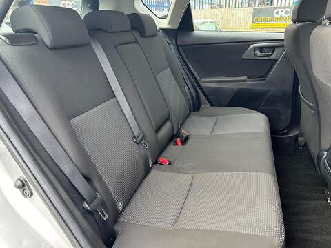 Toyota Auris 1.4 D-4D Icon Hatchback 5dr Diesel Manual Euro 5 (s/s) (90 ps) - U600