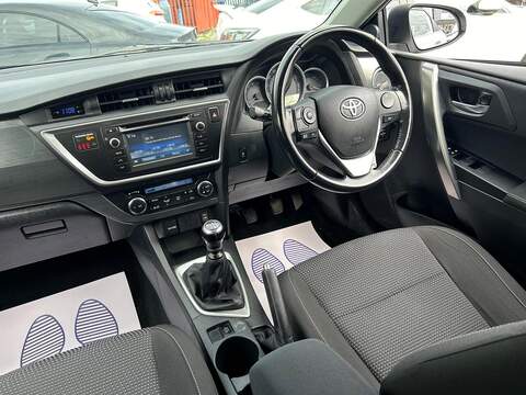 Toyota Auris 1.4 D-4D Icon Hatchback 5dr Diesel Manual Euro 5 (s/s) (90 ps) - U600